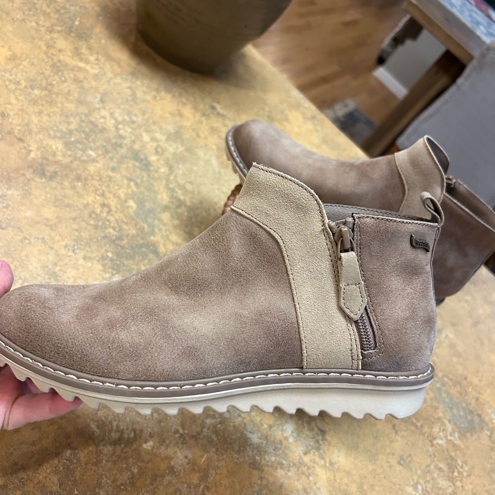 Skechers Arch Fit Mojave-Indefinate Ankle Boots - Picture 6 of 14